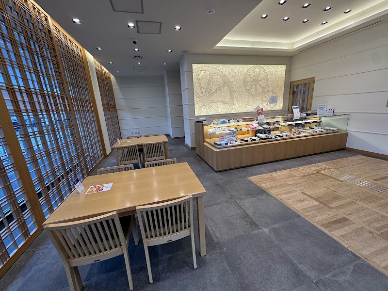 鶴屋吉信 FACTORY店